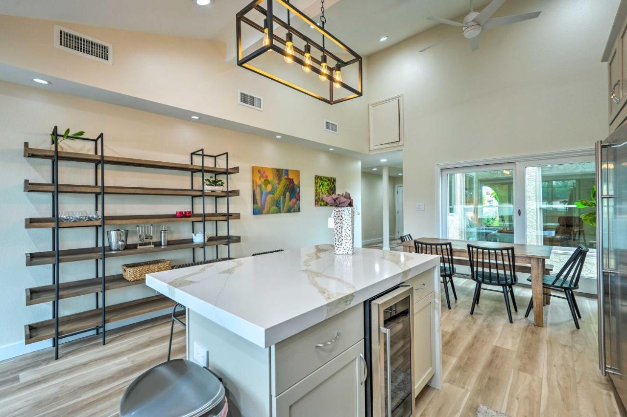 Holiday home Luxury Vacation With Patio!